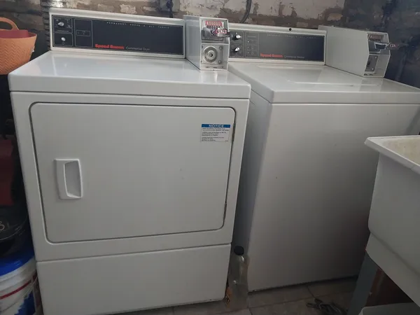 $2,400 | 3927 Kirk Street, Unit 2, Skokie, IL 60076