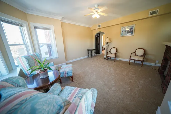 $2,400 | 3927 Kirk Street, Unit 2, Skokie, IL 60076