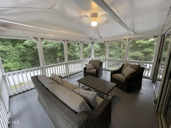 $529,777 | 17 Johnny Cake Hollow Road, Pittstown, NY 12121