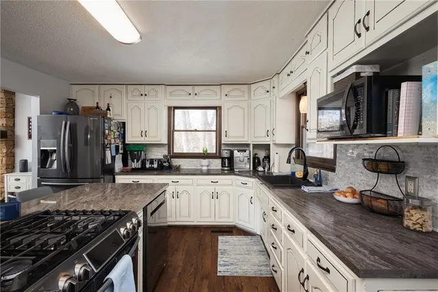 $575,000 | 1275 Southwest 125th Road, Holden, MO 64040