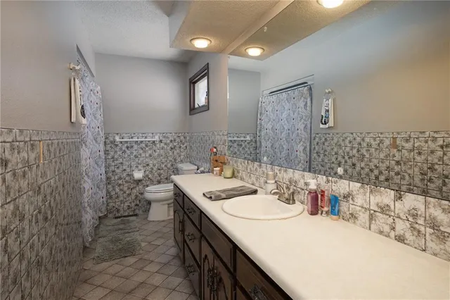 $575,000 | 1275 Southwest 125th Road, Holden, MO 64040