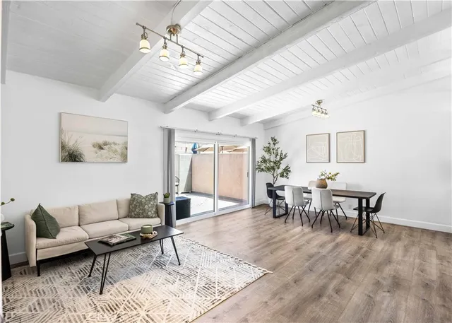 $2,795 | 7924 Woodman Avenue, Unit 20, Pacoima, CA 91402