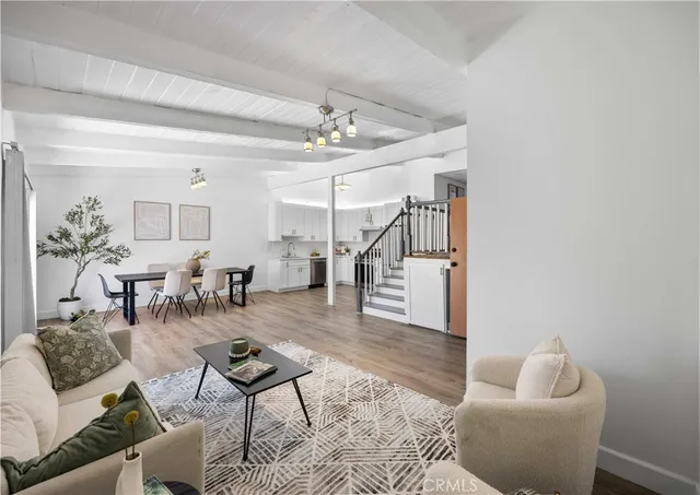 $2,795 | 7924 Woodman Avenue, Unit 20, Pacoima, CA 91402