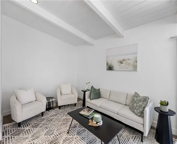 $2,795 | 7924 Woodman Avenue, Unit 20, Pacoima, CA 91402