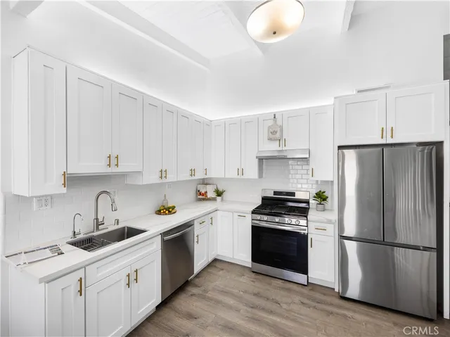 $2,795 | 7924 Woodman Avenue, Unit 20, Pacoima, CA 91402