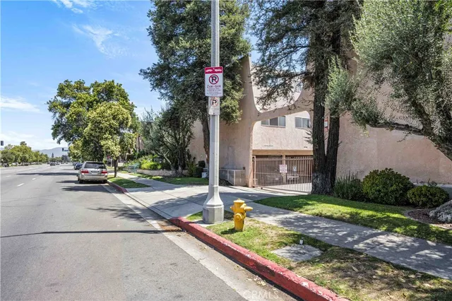 $2,795 | 7924 Woodman Avenue, Unit 20, Pacoima, CA 91402