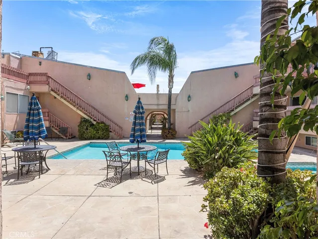 $2,795 | 7924 Woodman Avenue, Unit 20, Pacoima, CA 91402