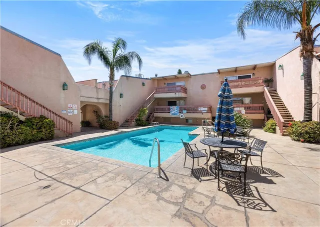 $2,795 | 7924 Woodman Avenue, Unit 20, Pacoima, CA 91402