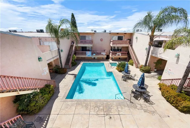 $2,795 | 7924 Woodman Avenue, Unit 20, Pacoima, CA 91402