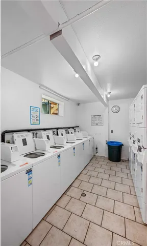 $2,795 | 7924 Woodman Avenue, Unit 20, Pacoima, CA 91402