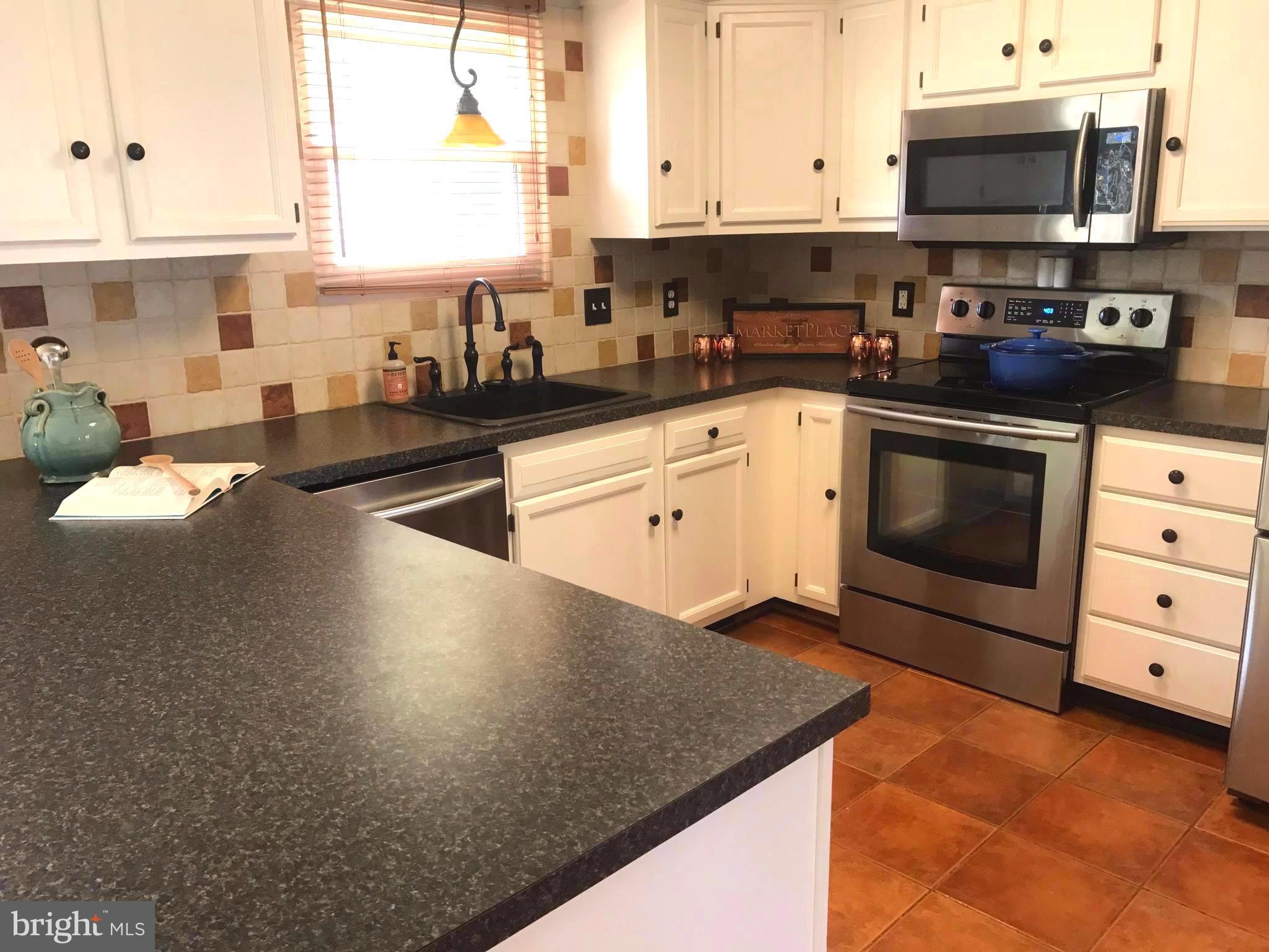 16 Wells Road Stafford, VA 22556 - Photo 7 of 29 Kitchen