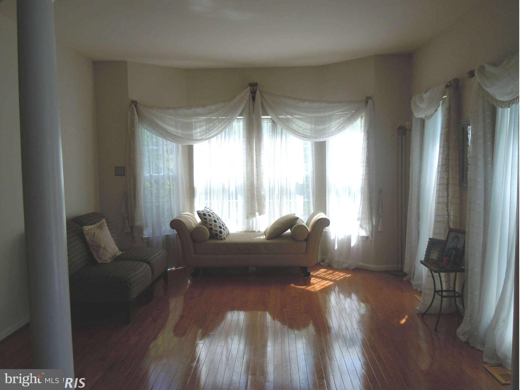 6563 Guilford Road Clarksville, MD 21029 - Photo 14 of 30 Living Room