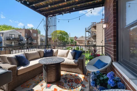 $735,000 | 3238 North Kenmore Avenue, Unit 2, Chicago, IL 60657