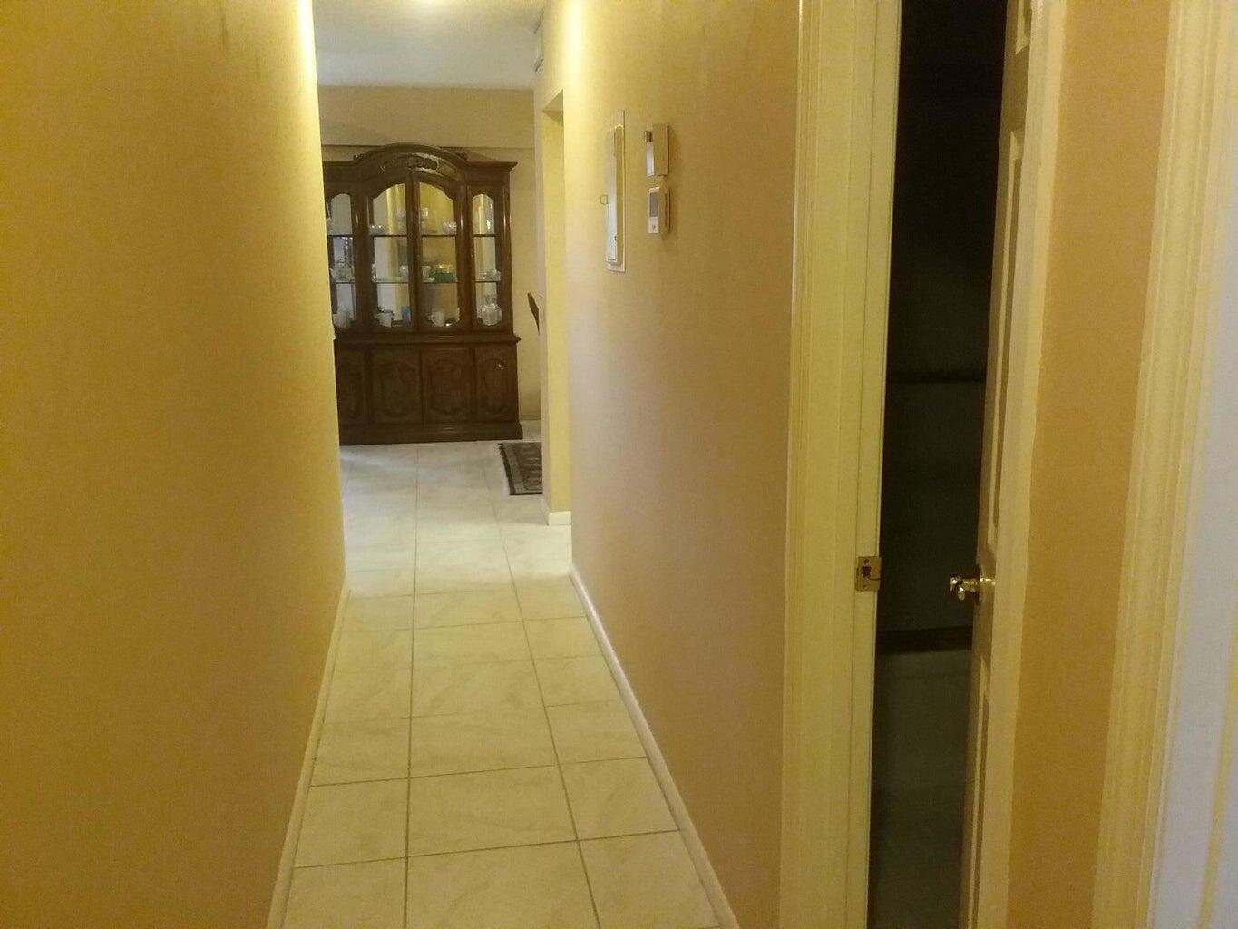 203 Suffolk F, Unit E Boca Raton, FL 33434 - Photo 5 of 27 hallway