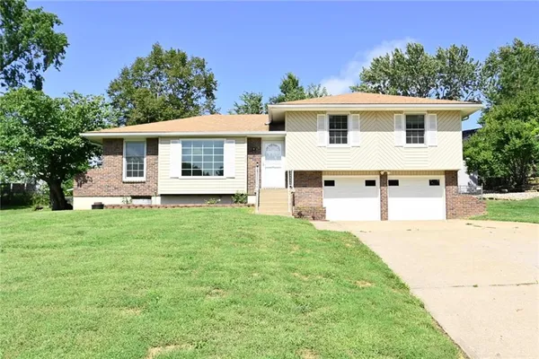 $370,000 | 520 Thomas Drive, Platte City, MO 64079
