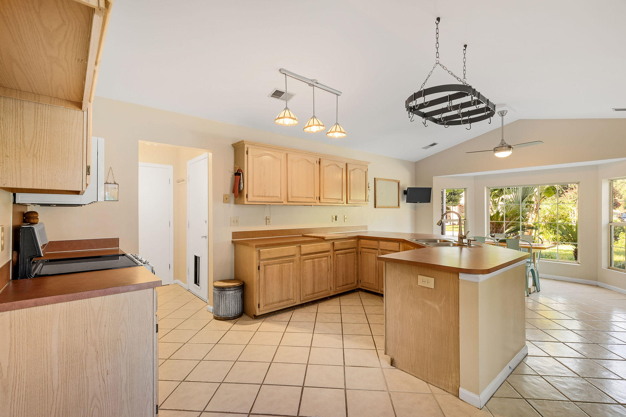 1301 Llewellyn Road Mount Pleasant, SC 29464 - Photo 9 of 38 1301Llewellyn-KeenEyeMarketing-11