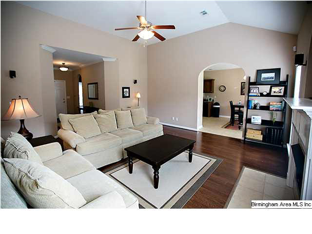 781 Valley Circle Leeds, AL 35094 - Photo 8 of 31