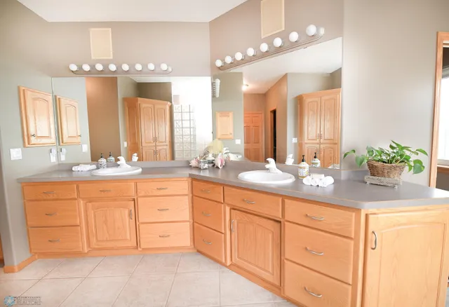 $899,900 | 13755 130th Street South, Barnesville, MN 56514