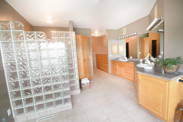 $899,900 | 13755 130th Street South, Barnesville, MN 56514