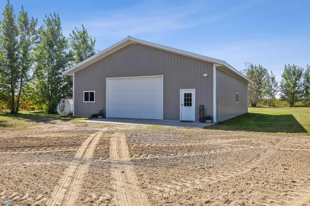 $899,900 | 13755 130th Street South, Barnesville, MN 56514