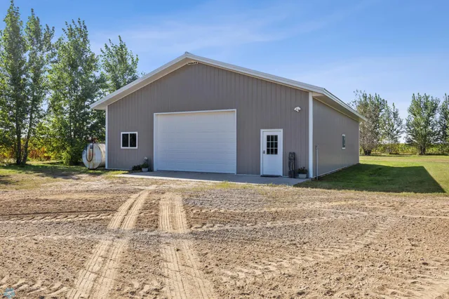 $899,900 | 13755 130th Street South, Barnesville, MN 56514
