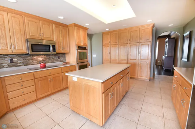 $899,900 | 13755 130th Street South, Barnesville, MN 56514