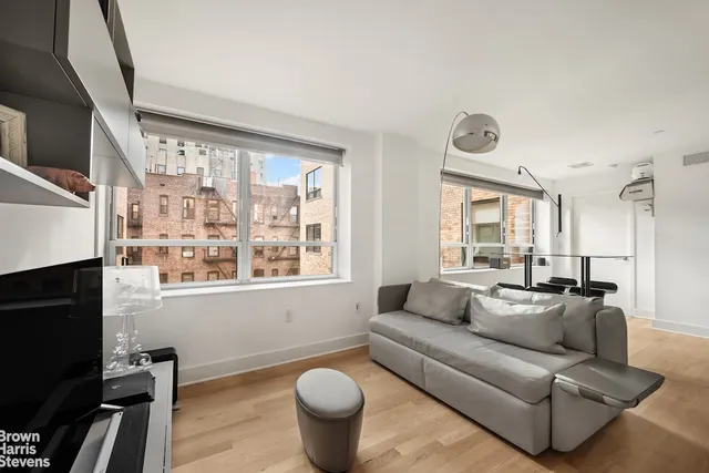 $670,000 | 432 West 52nd Street, Unit 5B | Hell's Kitchen