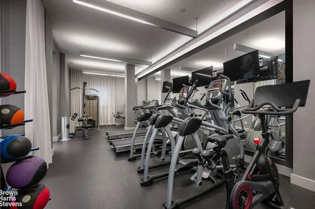 $670,000 | 432 West 52nd Street, Unit 5B | Hell's Kitchen