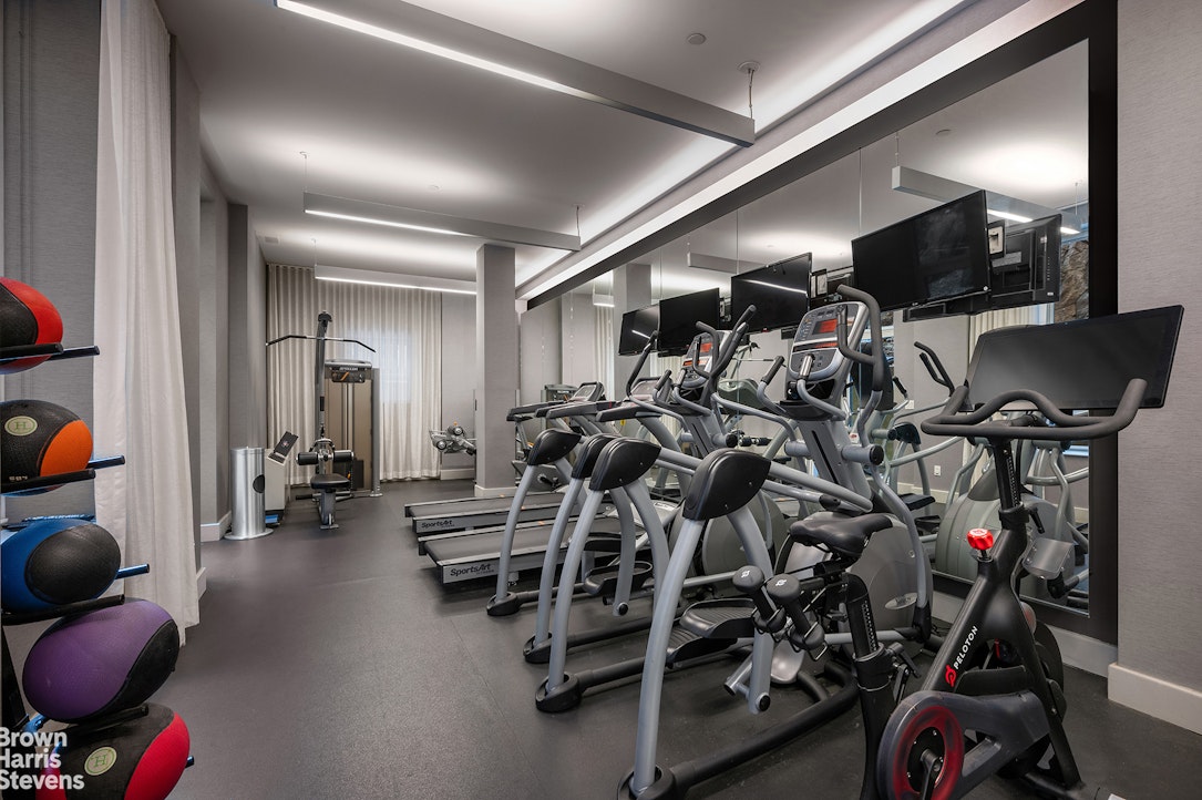 432 West 52nd Street, Unit 5B Manhattan, NY 10019 - Photo 7 of 9