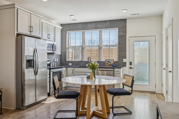 $2,000 | 100 Thompson Lane, Unit 6, Nashville, TN 37211
