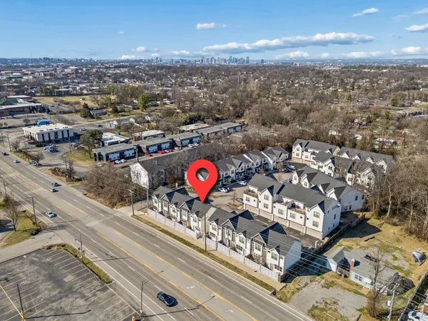 $2,000 | 100 Thompson Lane, Unit 6, Nashville, TN 37211