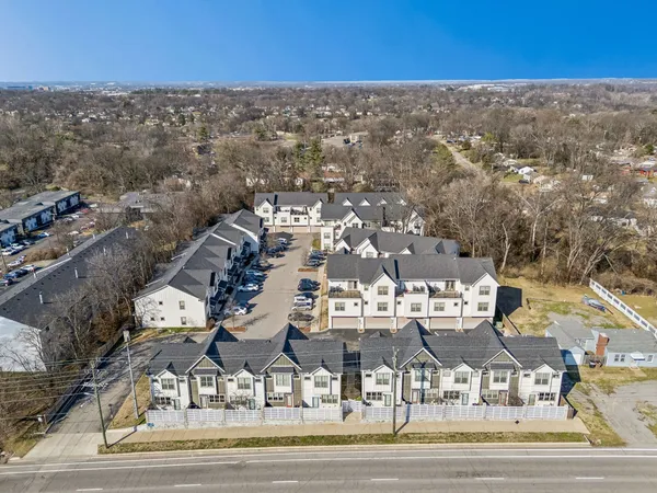 $2,000 | 100 Thompson Lane, Unit 6, Nashville, TN 37211