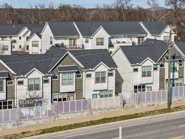 $2,000 | 100 Thompson Lane, Unit 6, Nashville, TN 37211