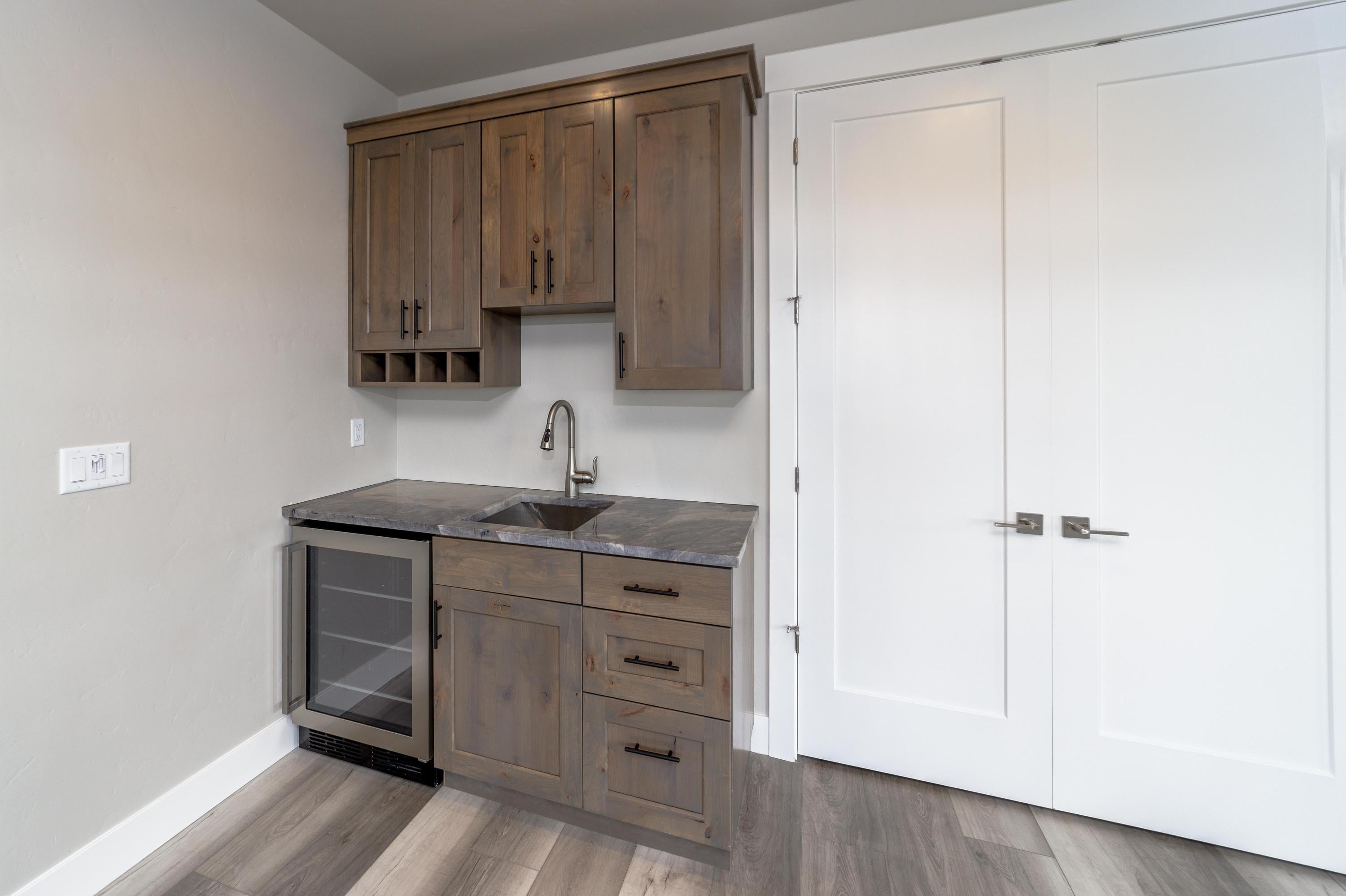 3679 Southwest 45th Street Redmond, OR 97756 - Photo 15 of 41 Beautiful wet bar