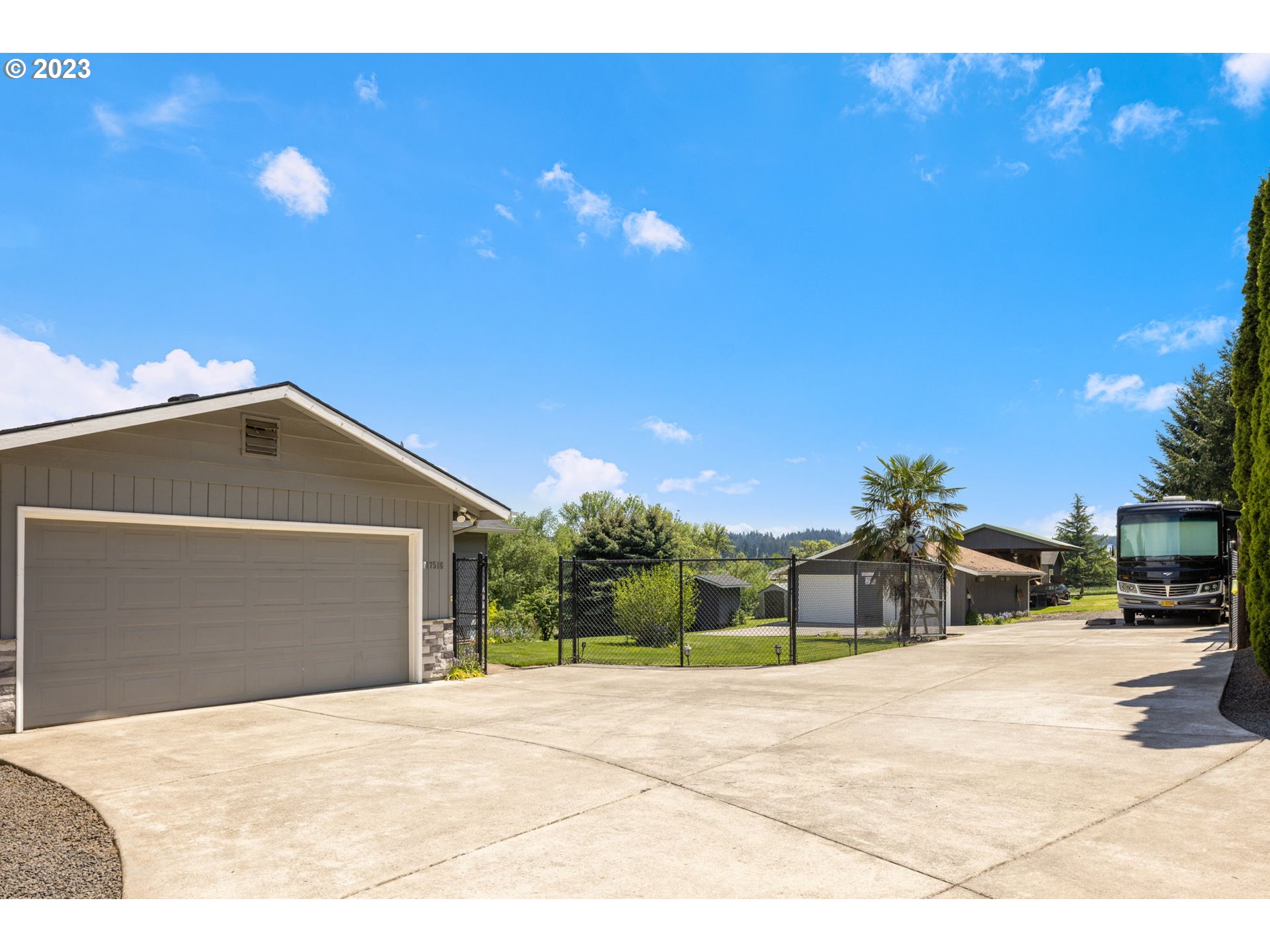 17516 Southeast Hemrich Road Damascus, OR 97089 - Photo 2 of 47 Gallery Image 2