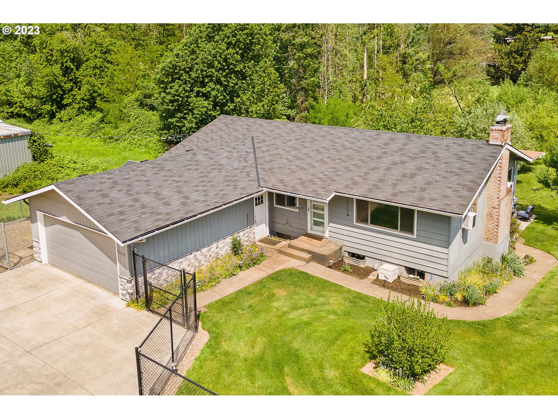 17516 Southeast Hemrich Road Damascus, OR 97089 - Photo 3 of 47 Gallery Image 3