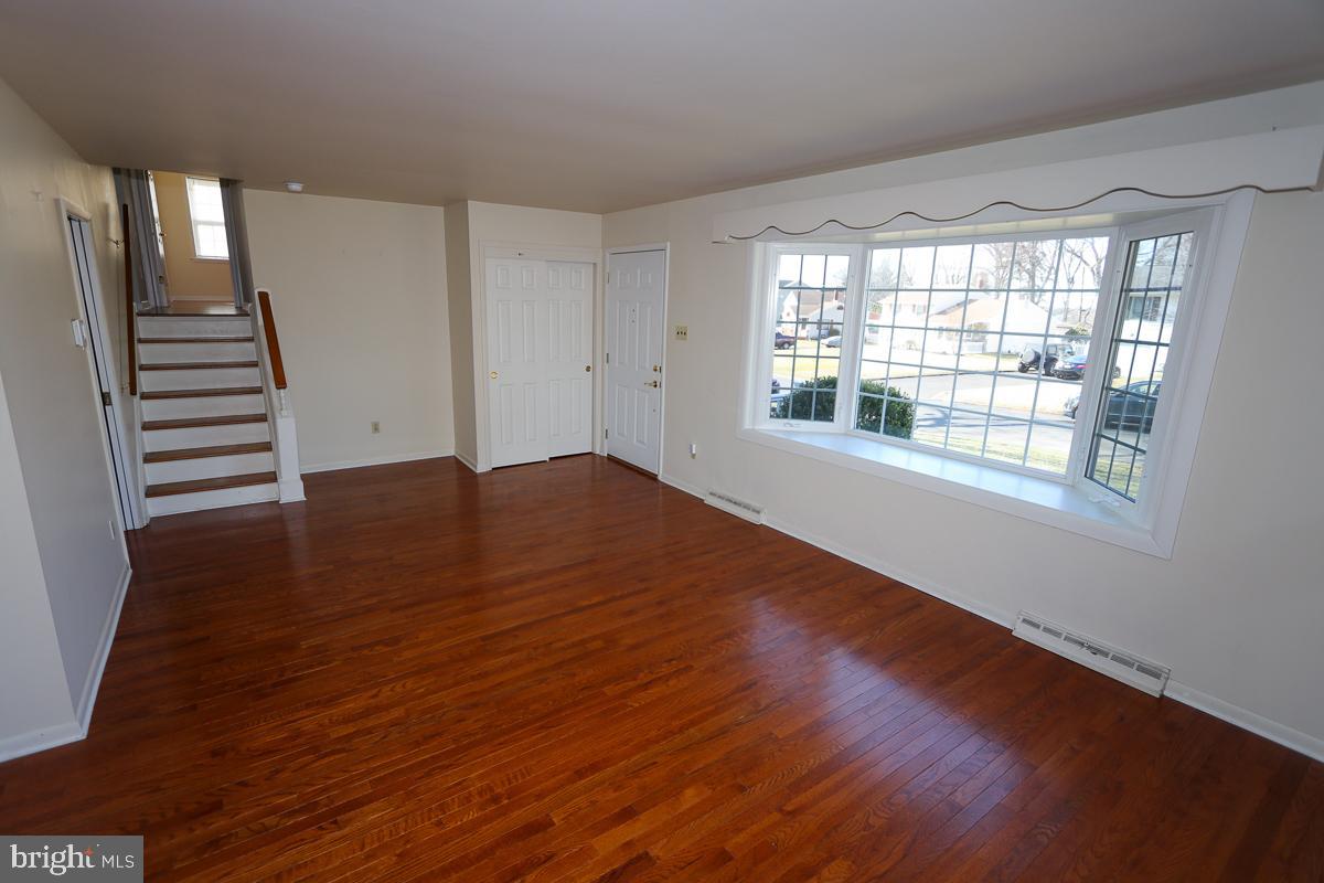 135 Harding Road Southampton, PA 18966 - Photo 8 of 50 Gallery Image 8