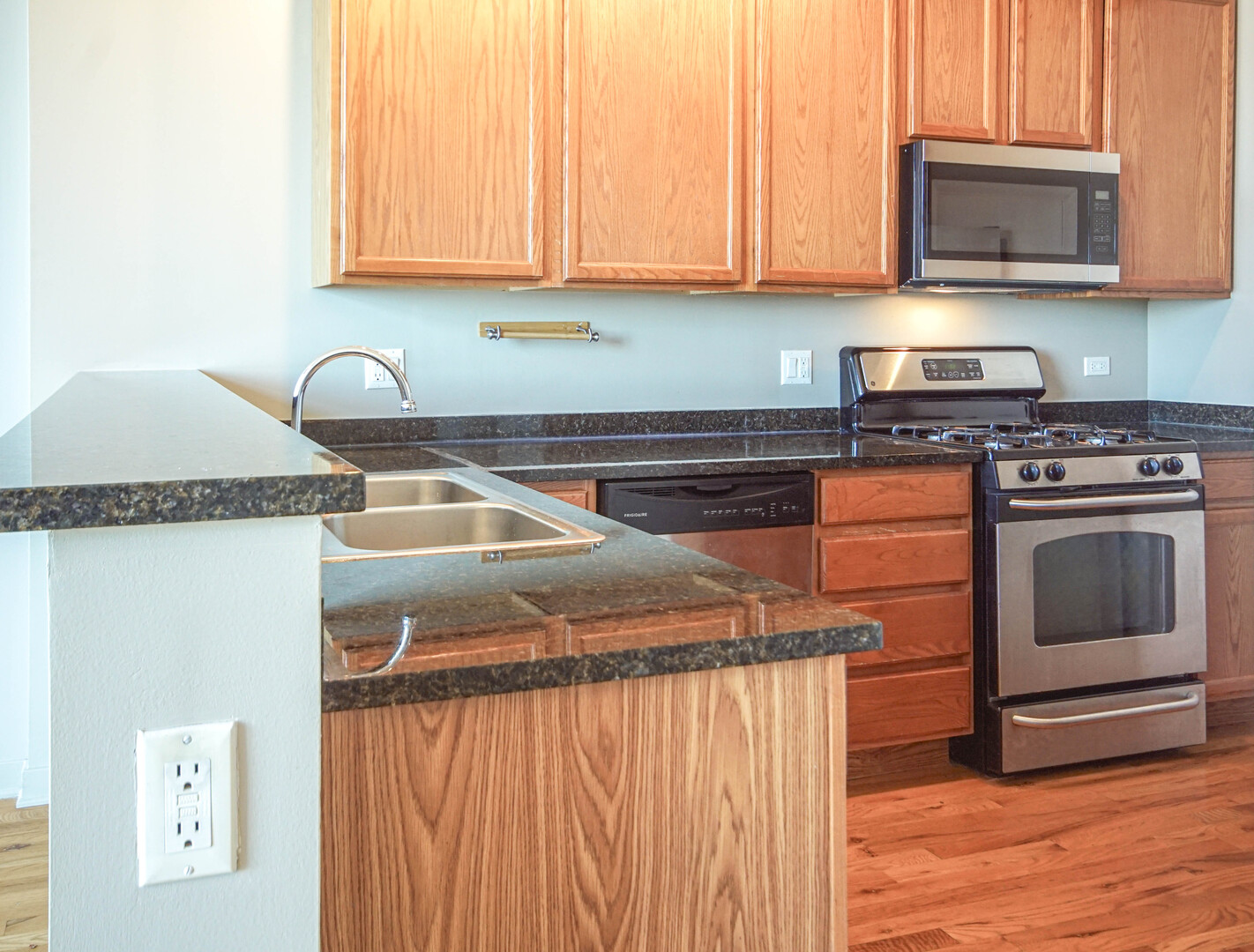 1224 West Van Buren Street, Unit 517 Chicago, IL 60607 - Photo 7 of 16