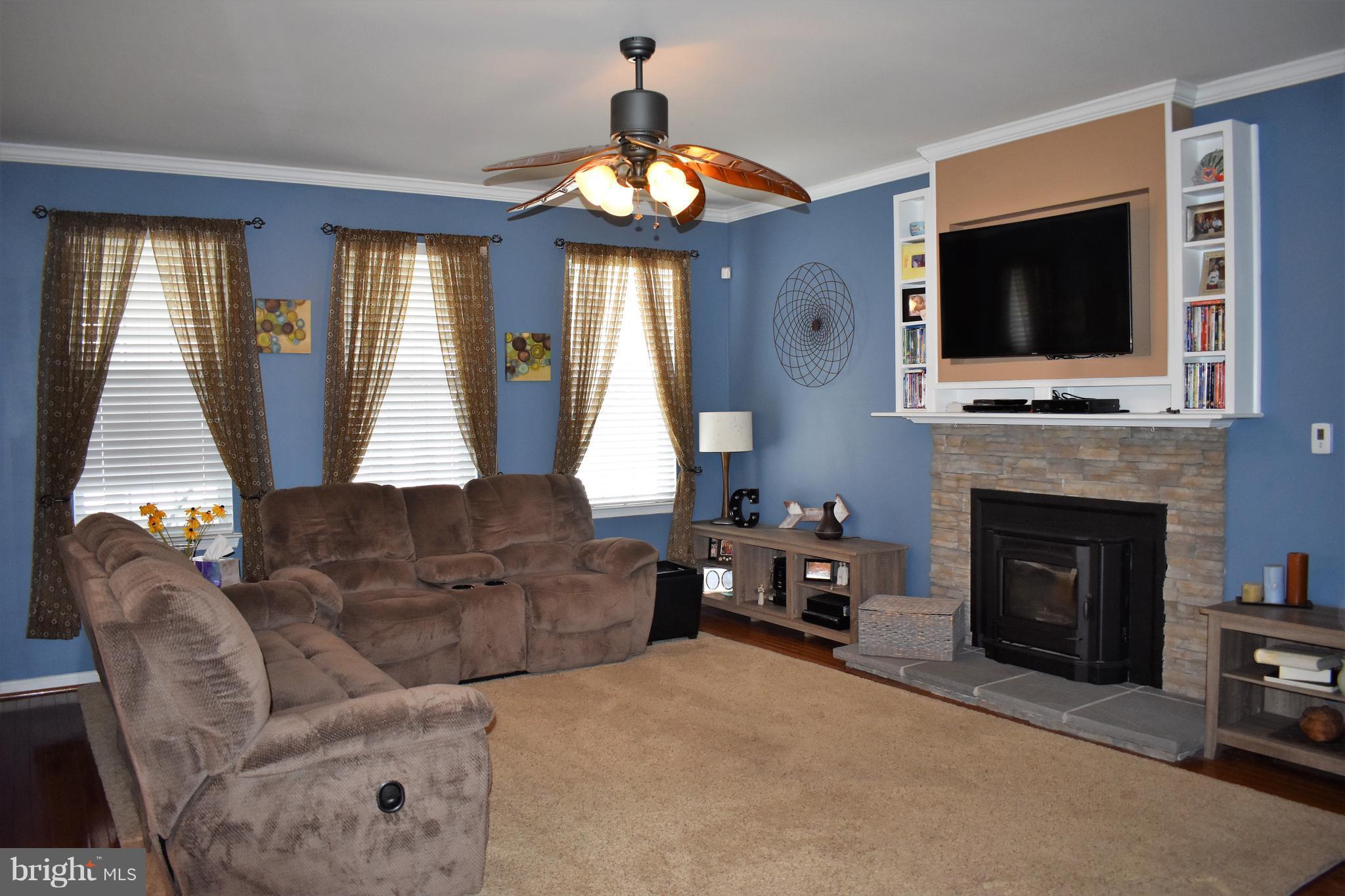 1208 Waterview Way Baltimore, MD 21221 - Photo 8 of 30 Family Room w/Built In