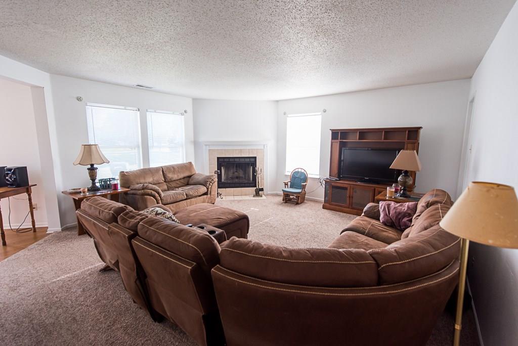 10590 Pleasant View Lane Fishers, IN 46038 - Photo 2 of 37