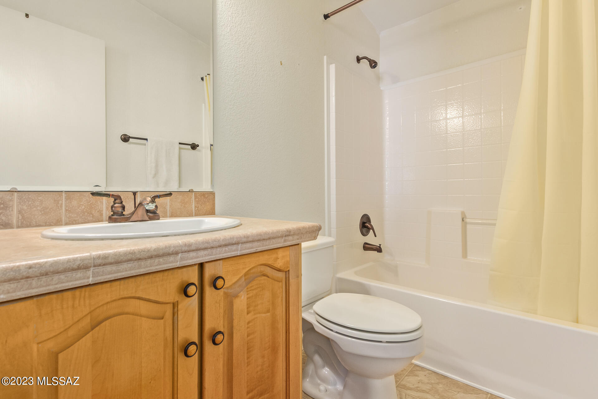 6207 South Barrister Road Tucson, AZ 85746 - Photo 19 of 28 Guest Bathroom