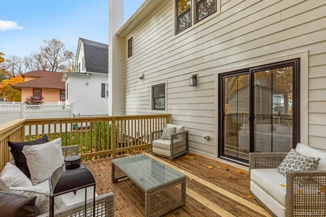 $1,299,000 | 10 Poplar Avenue, Pelham, NY 10803