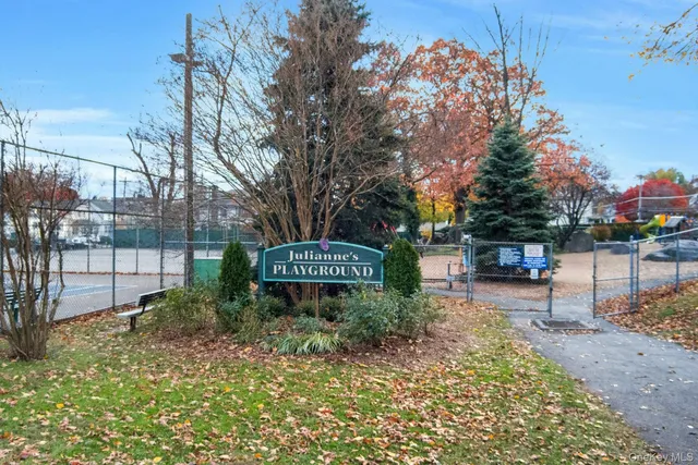 $1,299,000 | 10 Poplar Avenue, Pelham, NY 10803