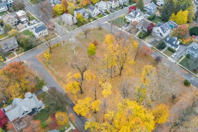 $1,299,000 | 10 Poplar Avenue, Pelham, NY 10803