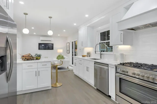 $1,299,000 | 10 Poplar Avenue, Pelham, NY 10803