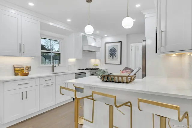 $1,299,000 | 10 Poplar Avenue, Pelham, NY 10803