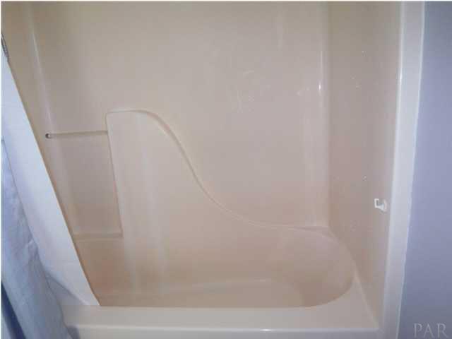 5730 Frank Reeder Road Pensacola, FL 32526 - Photo 14 of 24 Impeccably clean tub in master bath