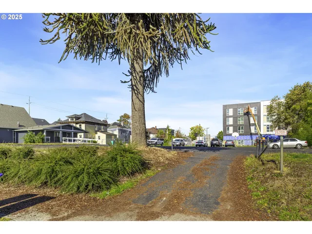 a view of outdoor space with city view