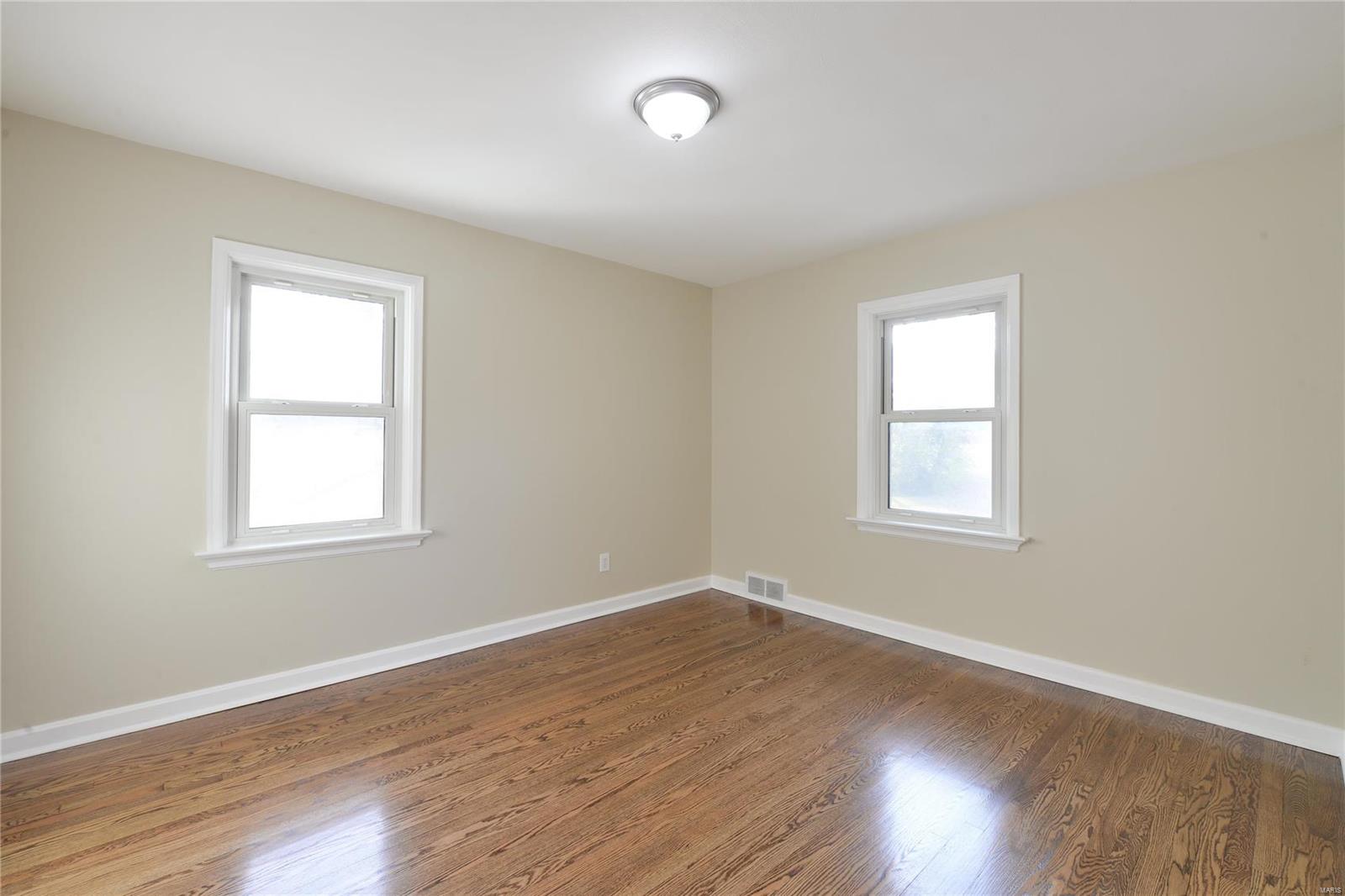 1302 Stein Road St. Louis, MO 63135 - Photo 20 of 37 Gallery Image 20