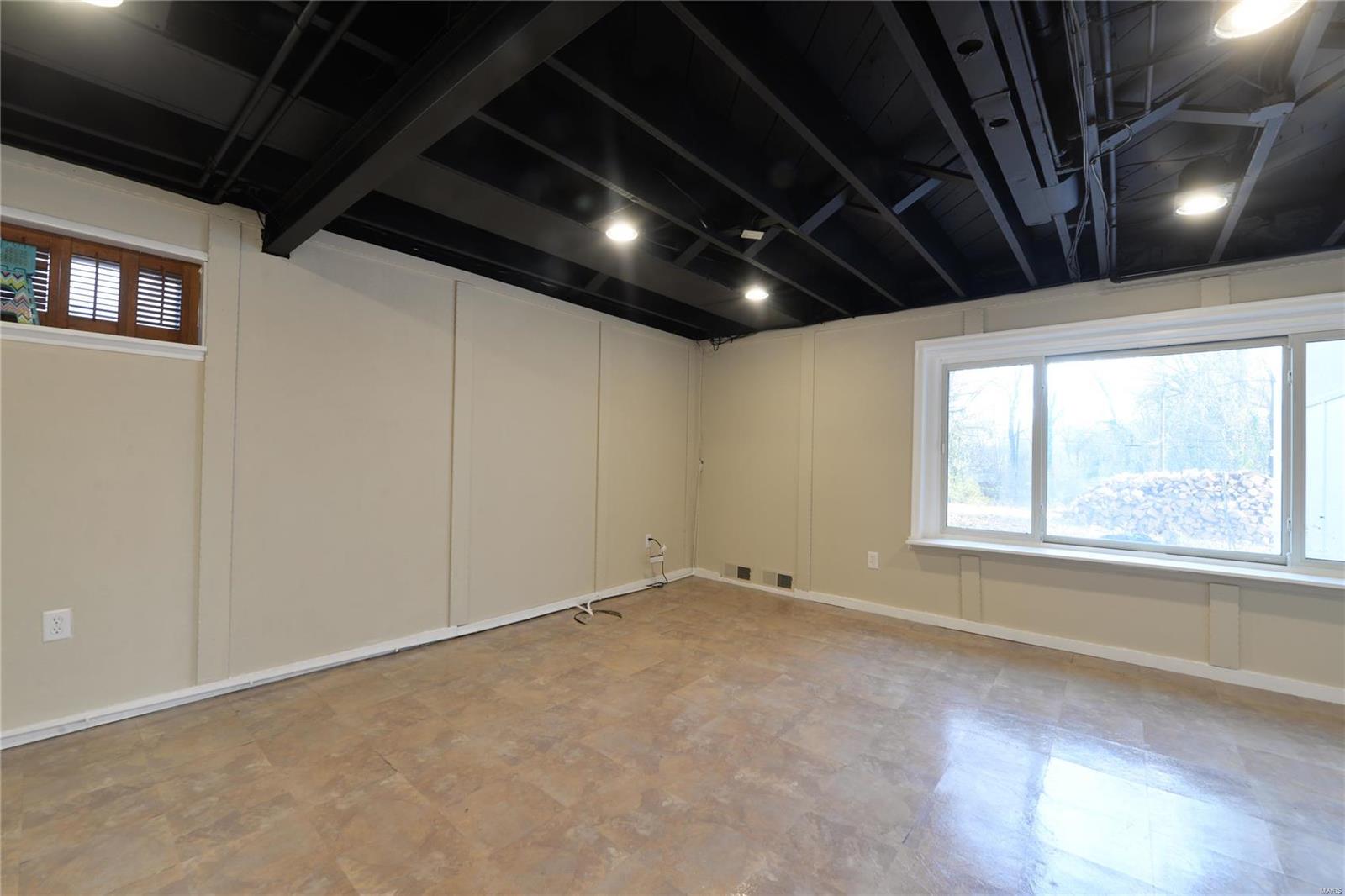 1302 Stein Road St. Louis, MO 63135 - Photo 24 of 37 Gallery Image 24